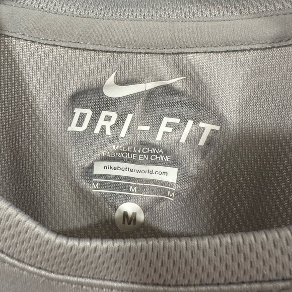 🔥 Nike Manchester United Training Shirt - Dri-FIT Performance Gear - Picture 6 of 6